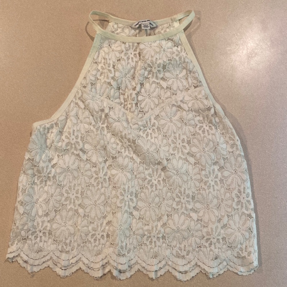 Women’s American Eagle Cream Colored Floral Lace Crop Top Size Medium
